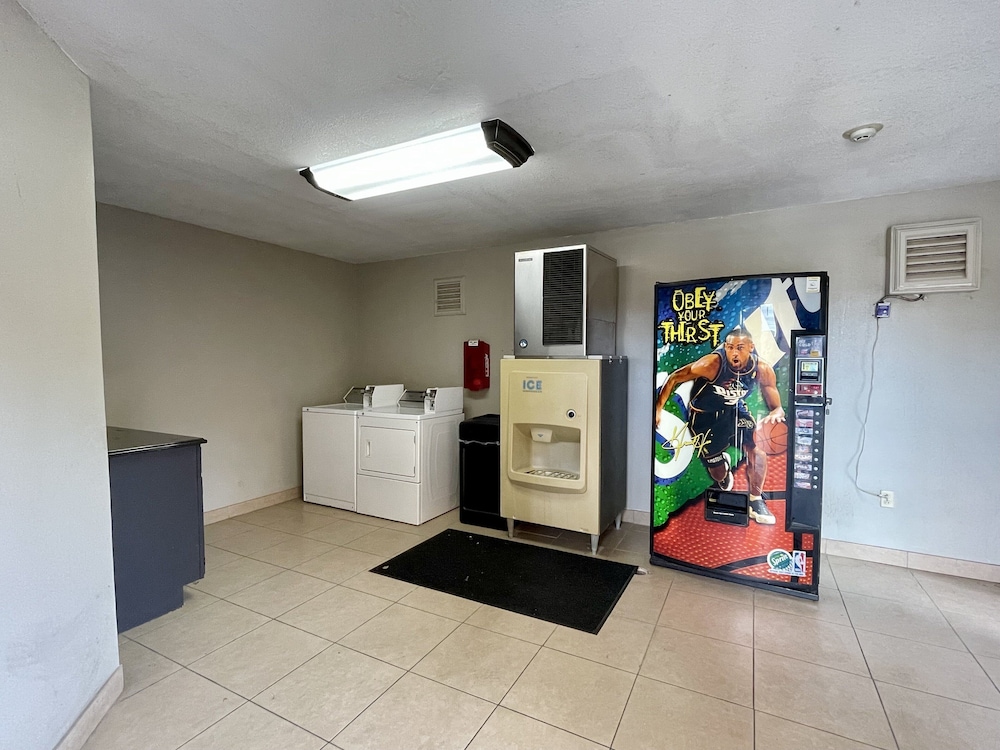 Richland Inn & Suites - photo 13
