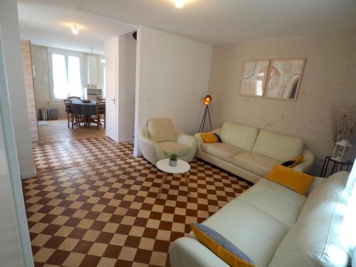 L Amboisienne Au Pays Des Chateaux — Amboise