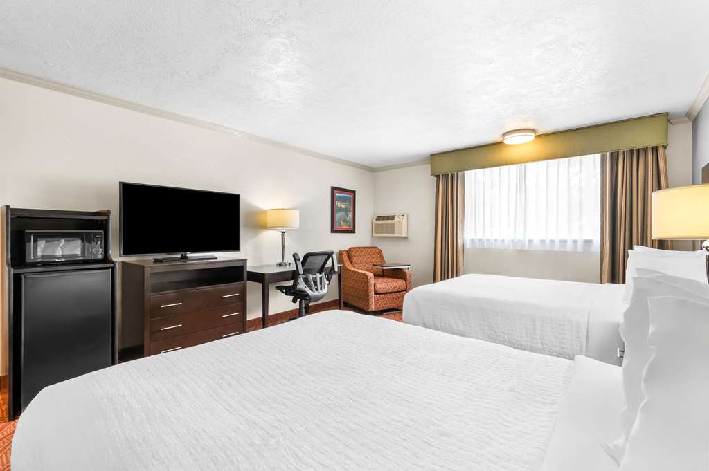 Best Western Plus Parkway Inn - photo 13
