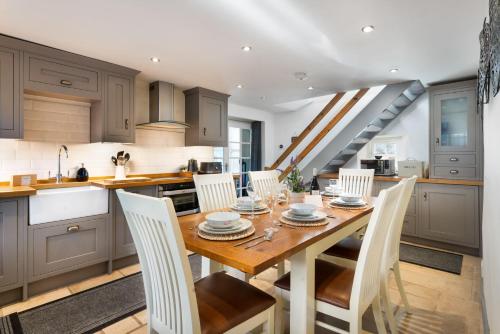Pinewood Cottage Newby Bridge — 4-Star Luxury Hotel in Kendal, United Kingdom