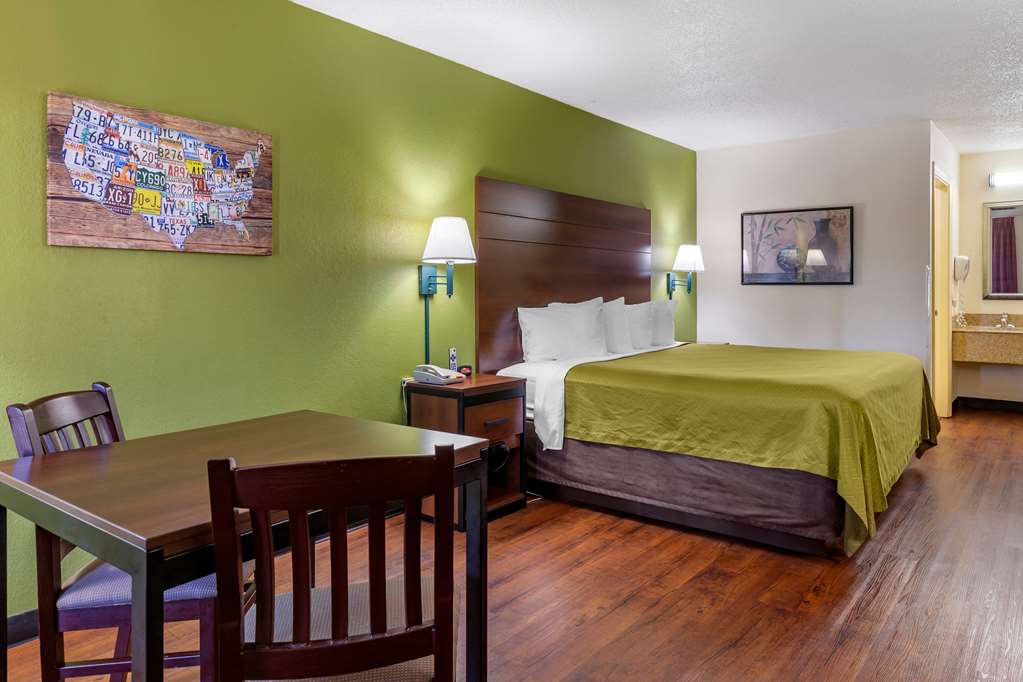 Econo Lodge Fayetteville I 95 - photo 14