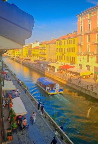 House Naviglio Grande 15 Minutes To Duomo — 4-Star Luxury Hotel in Milan, Italy