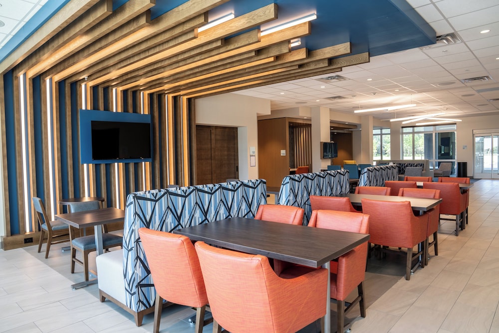Holiday Inn Express & Suites Fort Walton Beach Eglin Area by IHG - photo 65