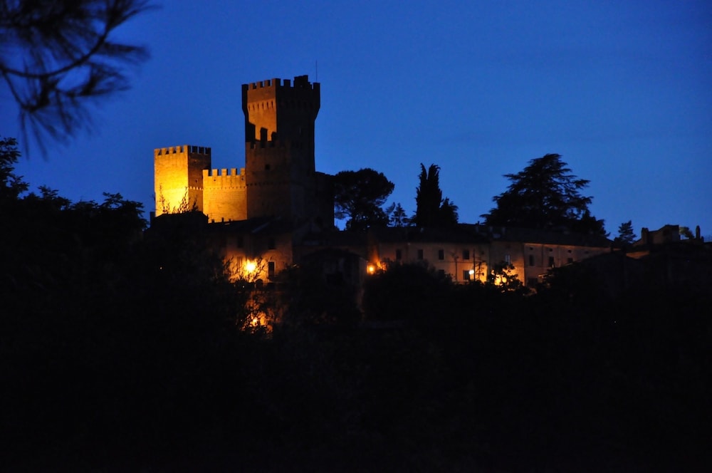 Castello Di Proceno Albergo Diffuso — Proceno