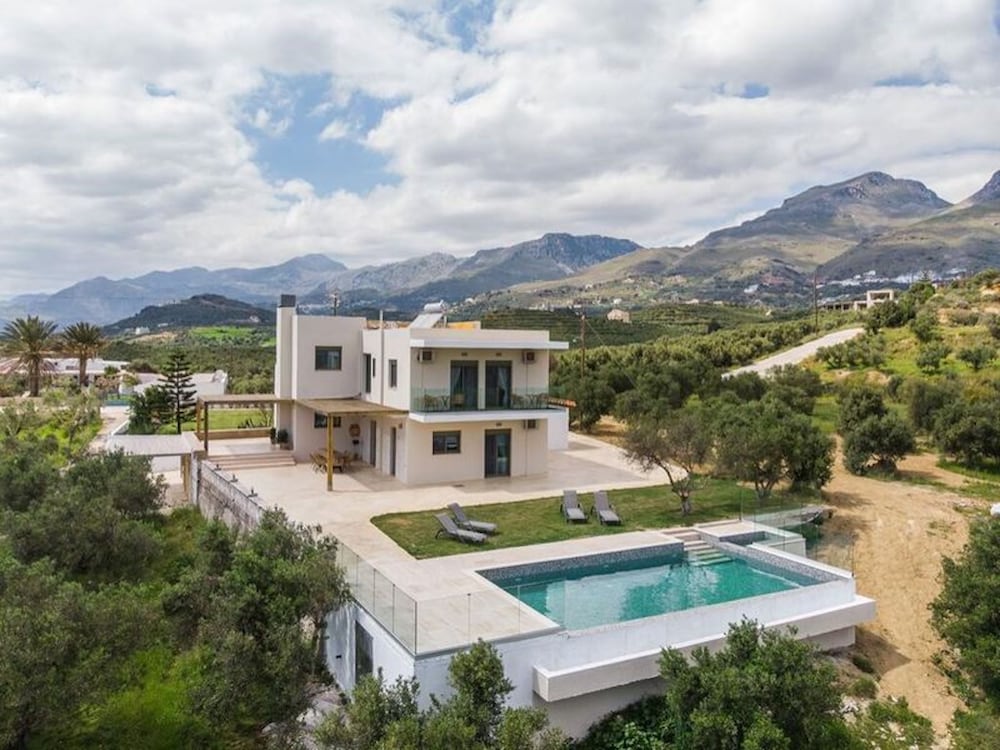 Terra Divina Damnoni in Agios Vasileios, Greece