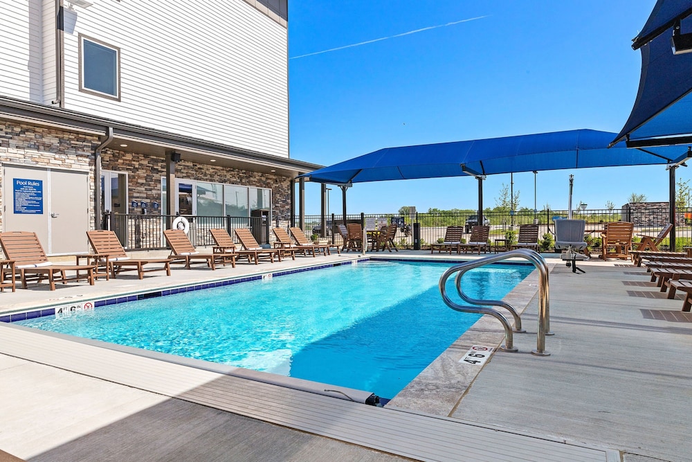 Holiday Inn Exp Parkville - photo 56