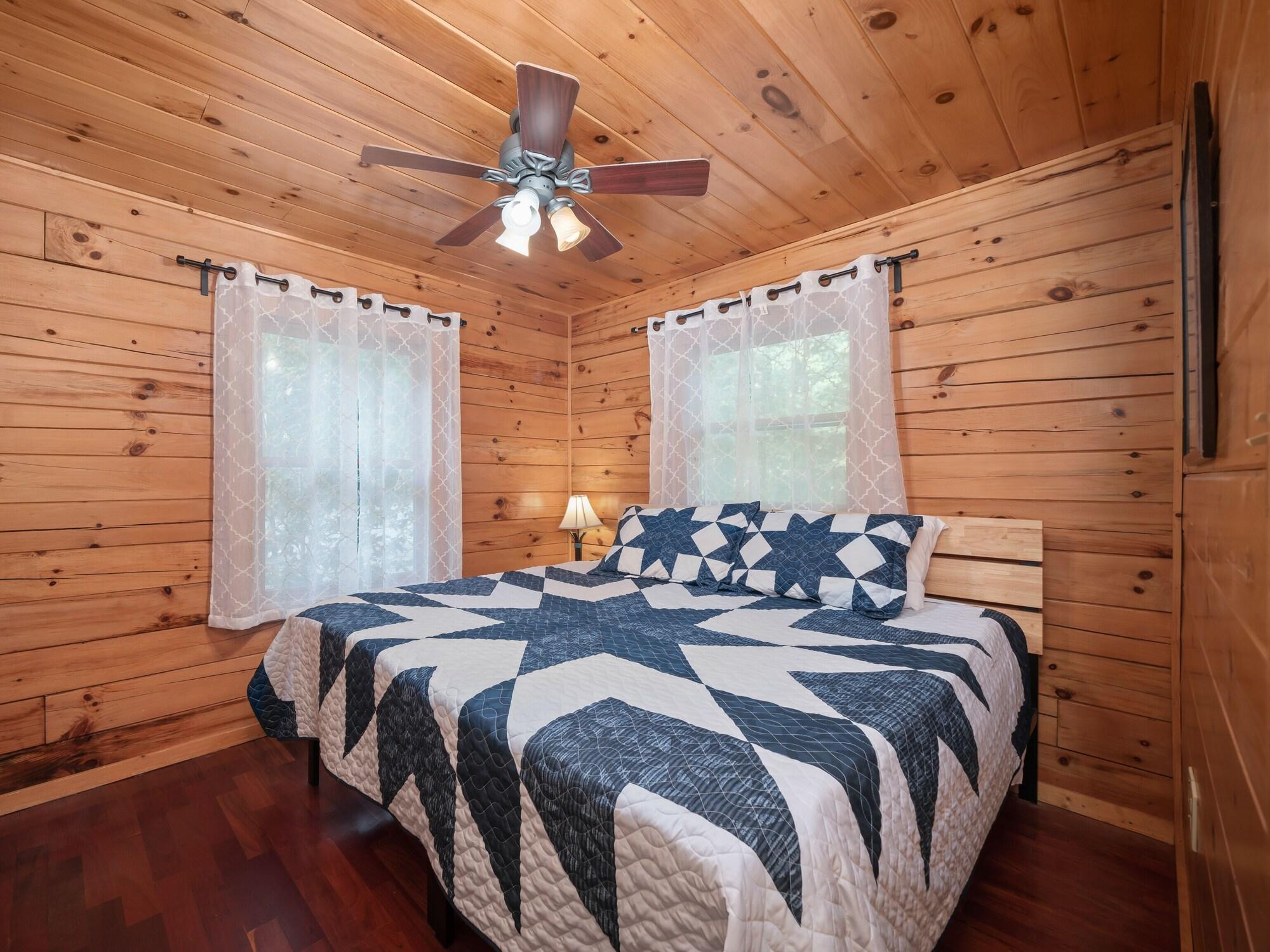 Spectacular Log Cabin Home 45 minutes to Asheville — 4-Star Luxury Hotel in Marion, United States