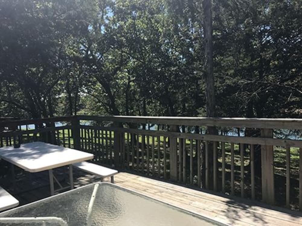 Calm Waters Cabin Resort - photo 94