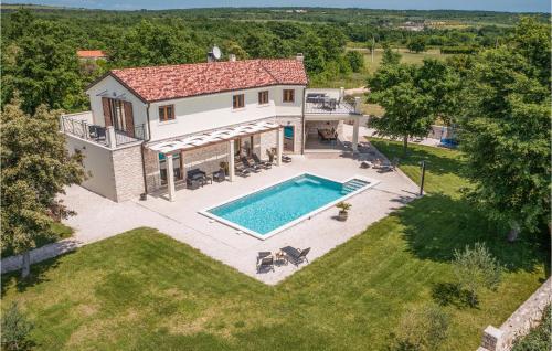 Stunning Home In Bale With Wifi — 5-Star Luxury Hotel in Bale, Croatia