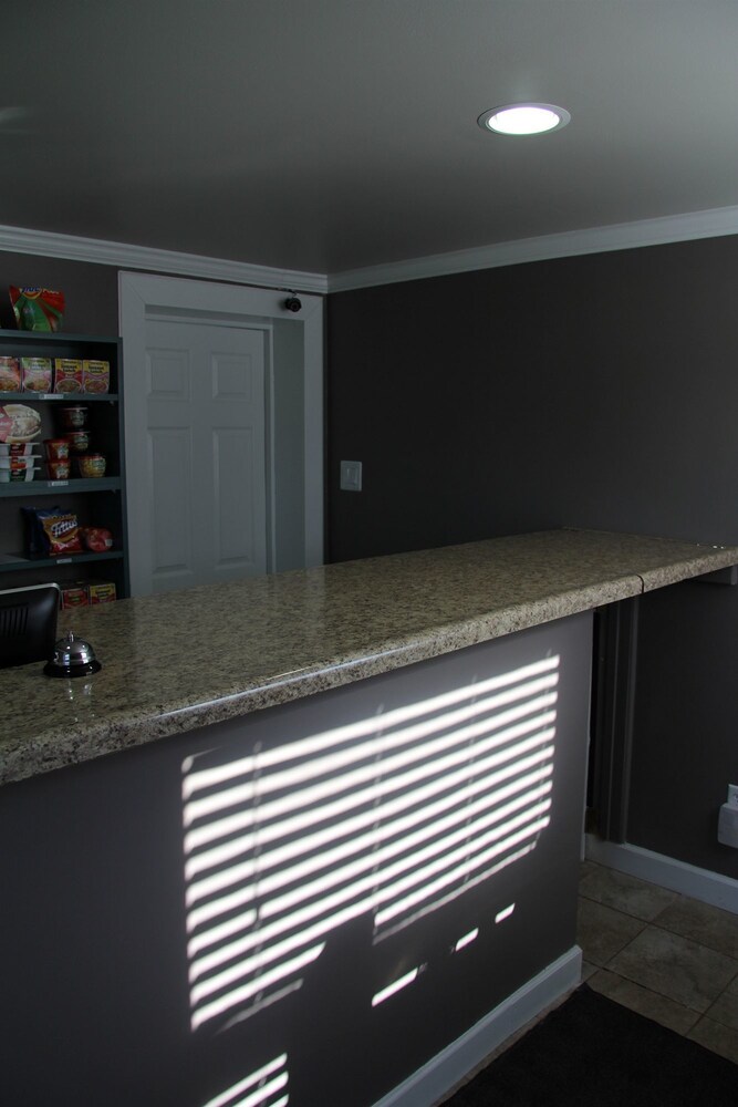 Travelers Inn And Suites - photo 2