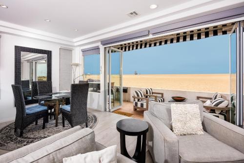 204 E Oceanfront A in Newport Beach, United States