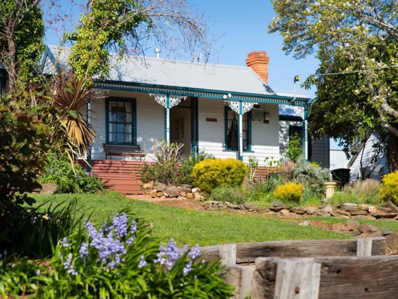 Gladville old world charm with stunning views — 4-Star Luxury Hotel in Daylesford, Australia