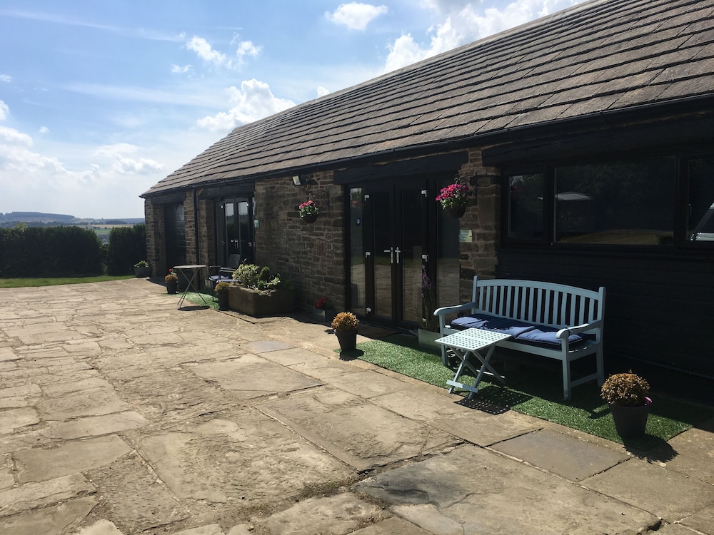 Windy Bank Hall Holiday Home — 4-Star Luxury Hotel in Sheffield, United Kingdom