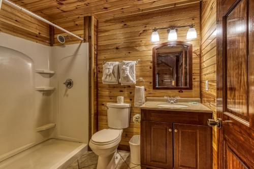 Uwoduhi Pool Lodge Apartment 6 — 4-Star Luxury Hotel in Newport, United States