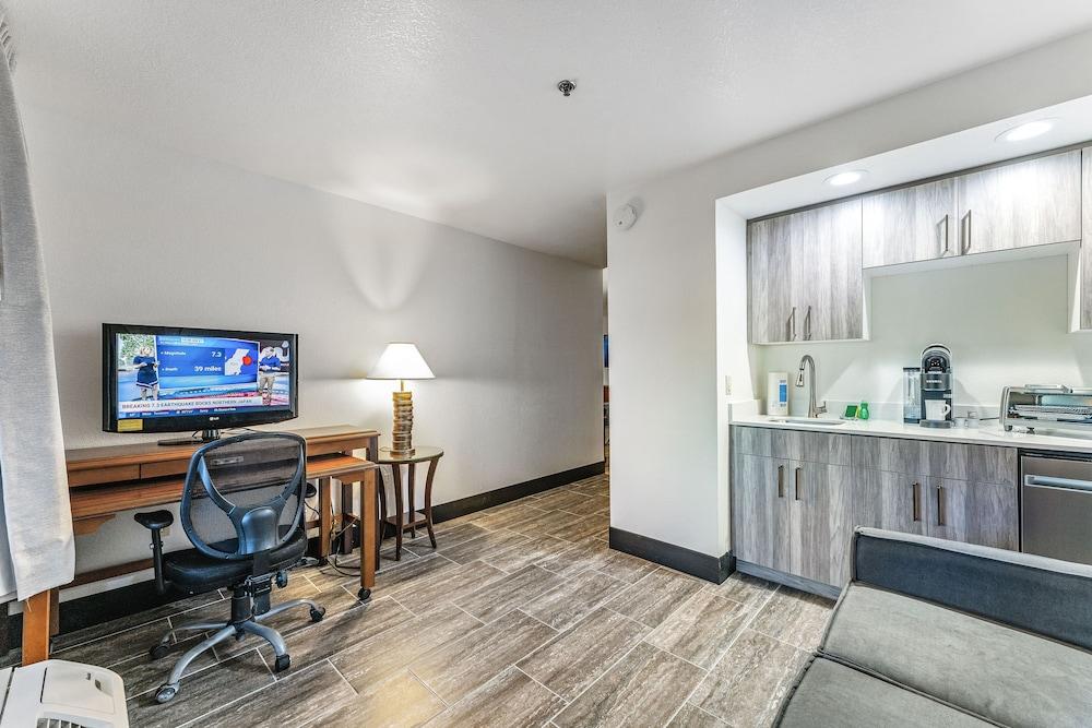 Hawthorn Suites by Wyndham Tempe - photo 66