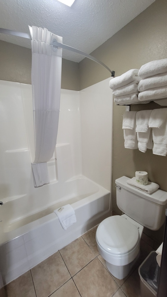 Days Inn by Wyndham Sheridan - photo 11