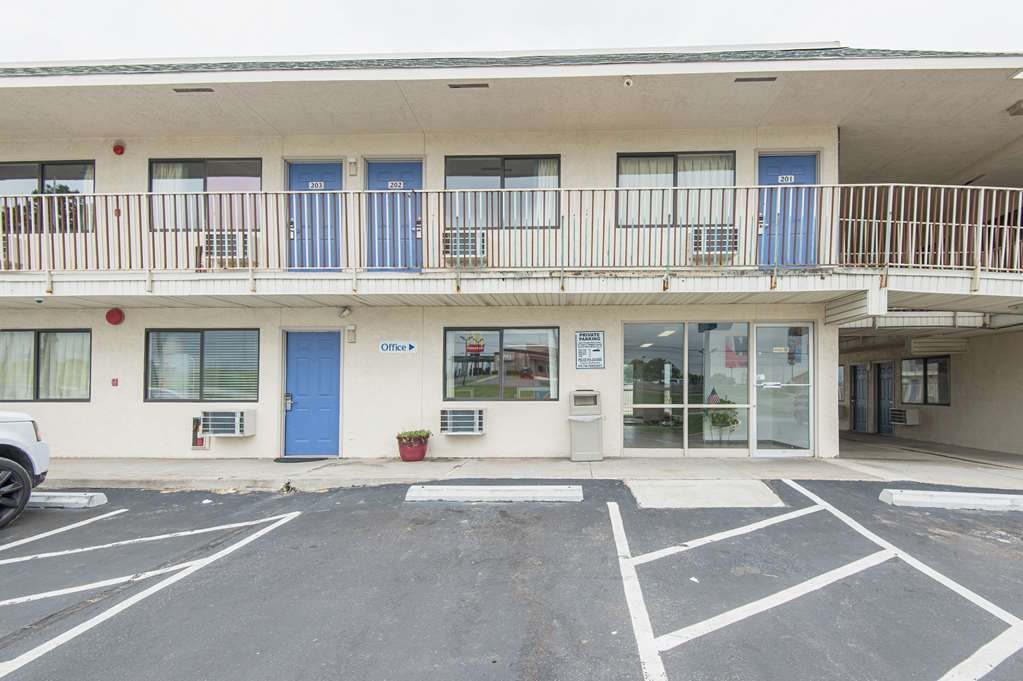Motel 6 Kansas City MO Airport - photo 4