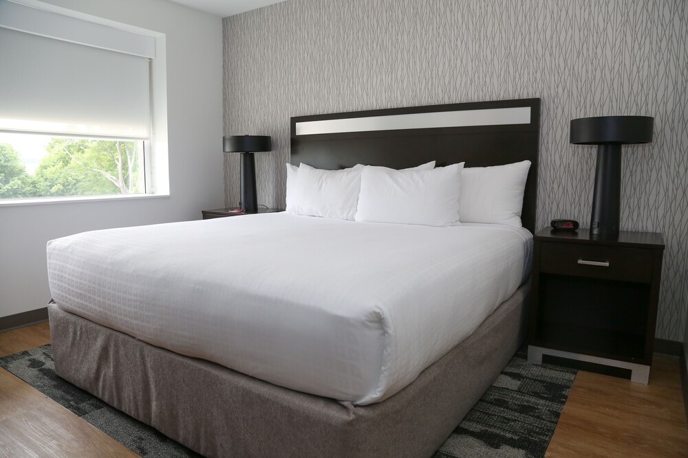 The University of Georgia Center for Continuing Education & Hotel - photo 19