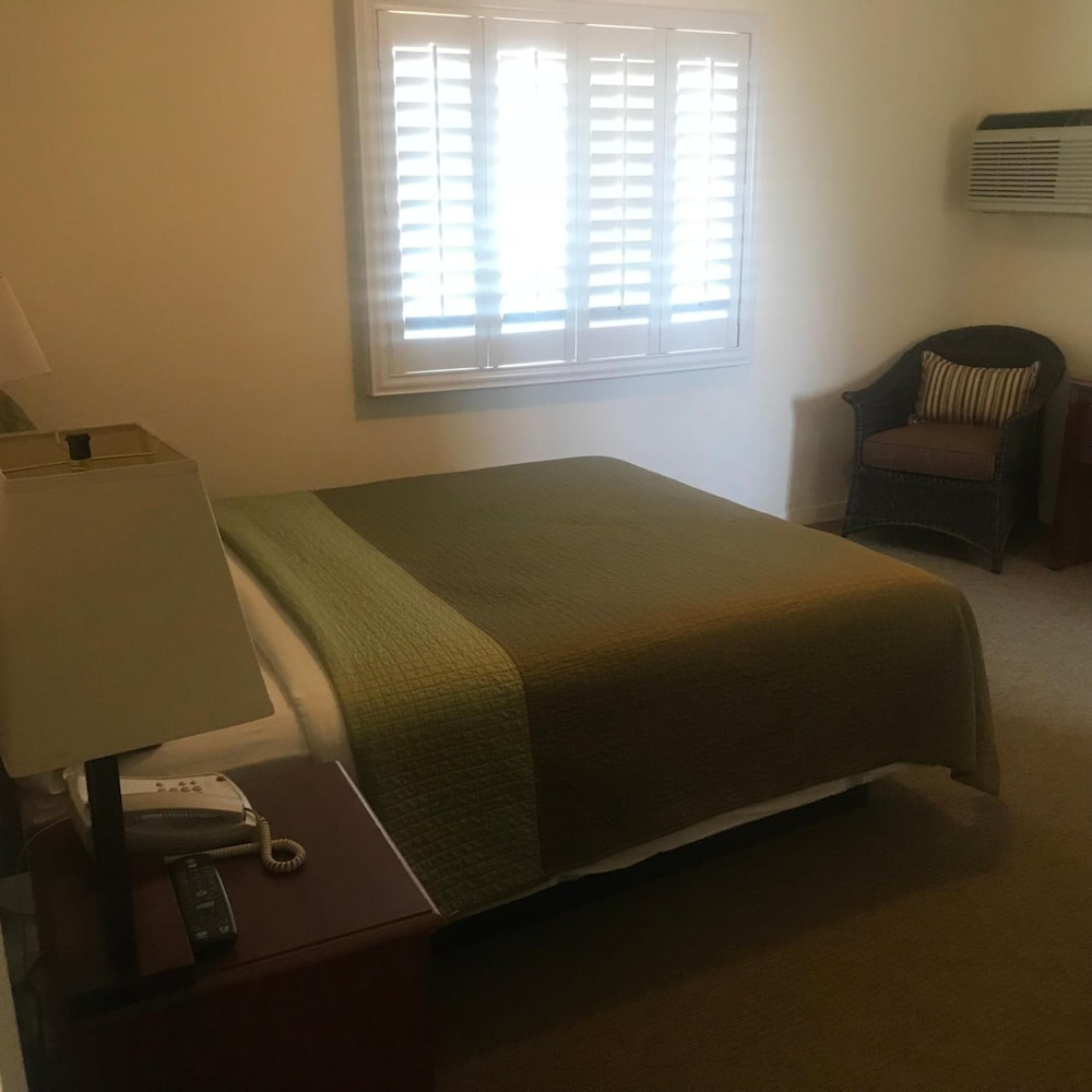 Bella Capri Inn - photo 11