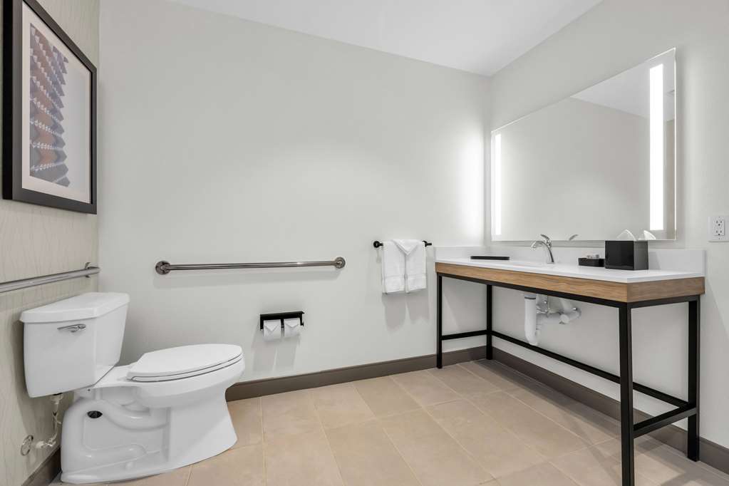 La Quinta Inn & Suites by Wyndham San Jose Airport Downtown - photo 76