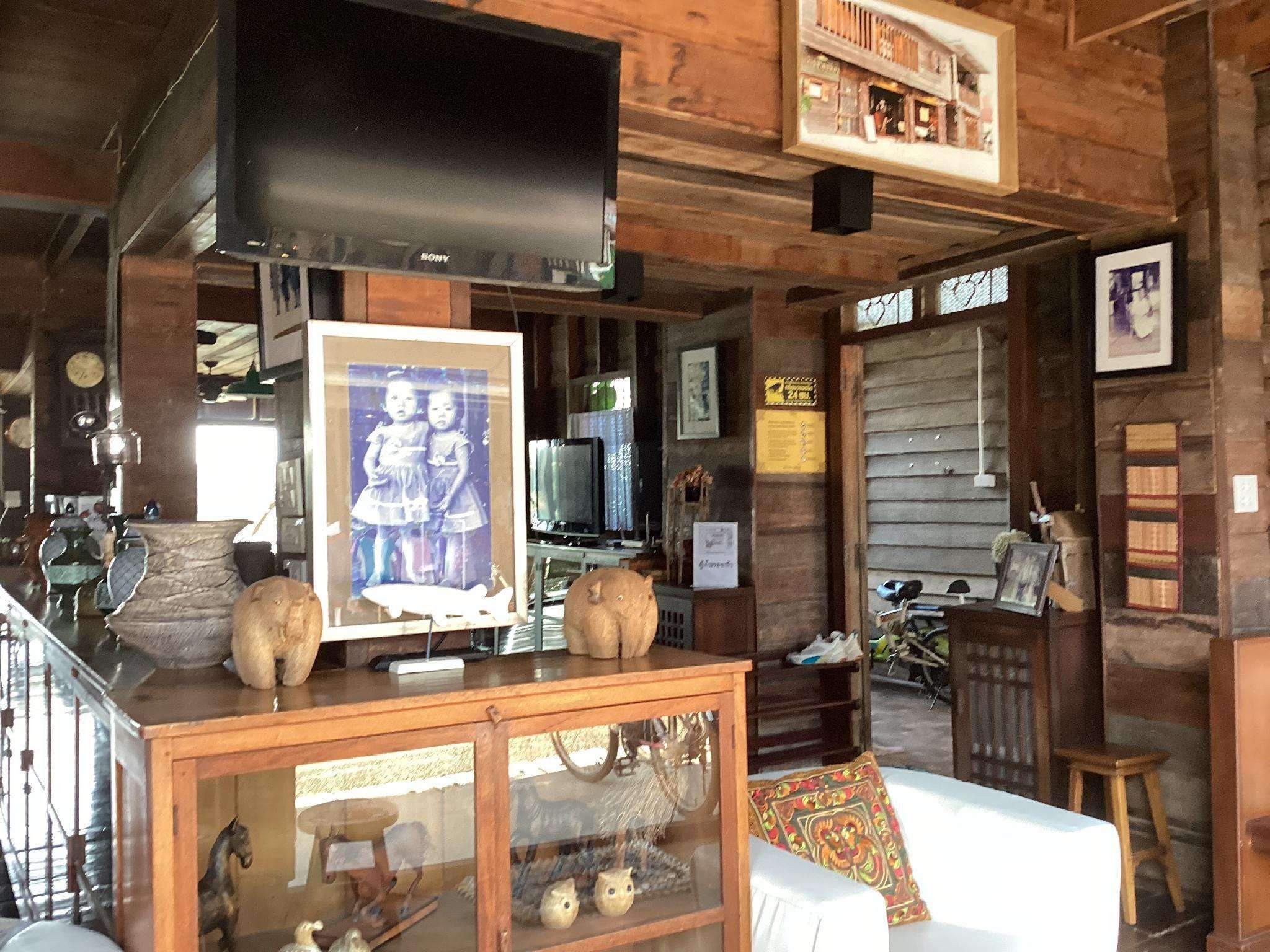 Huen Yai Buppa in Chiang Khan, Thailand