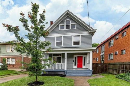 6 BR Home Just Minutes From Downtown Cincinnati — 4-Star Luxury Hotel in Cincinnati, United States