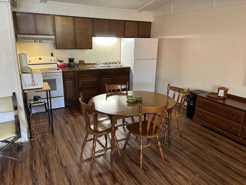 Valley Inn and Suites - photo 9