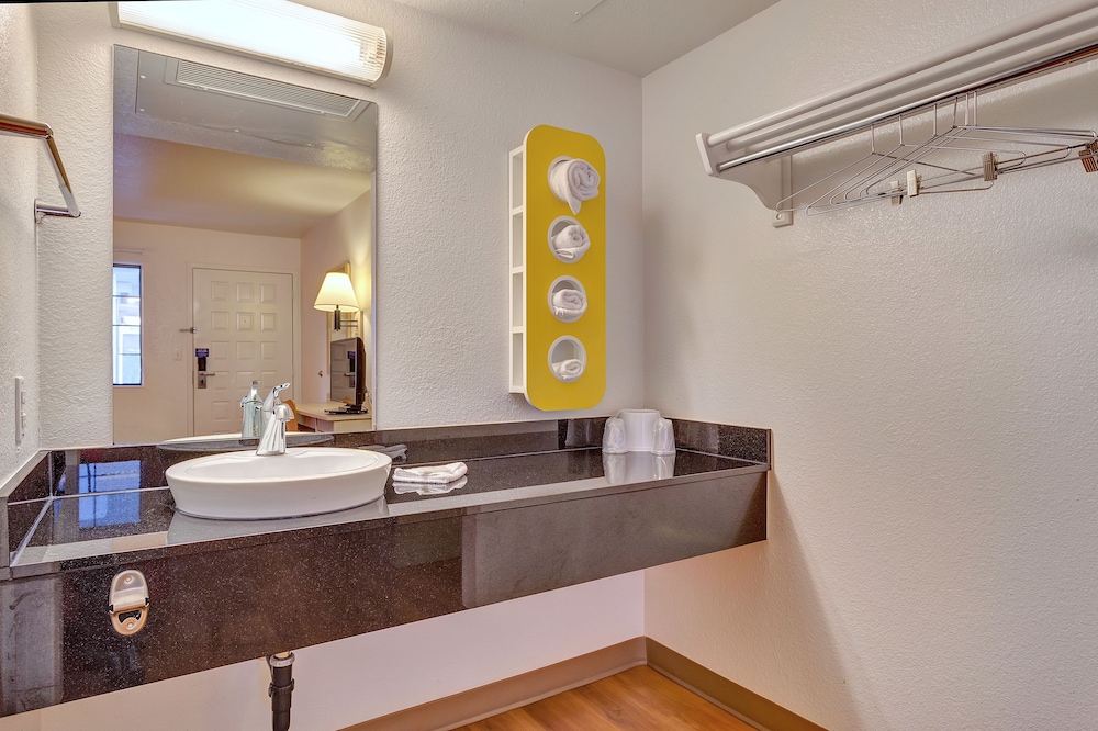 Super 8 by Wyndham Santa Rosa North - photo 24