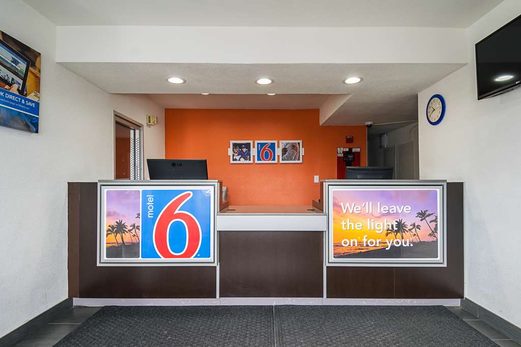 Motel 6 Lost Hills CA - photo 28
