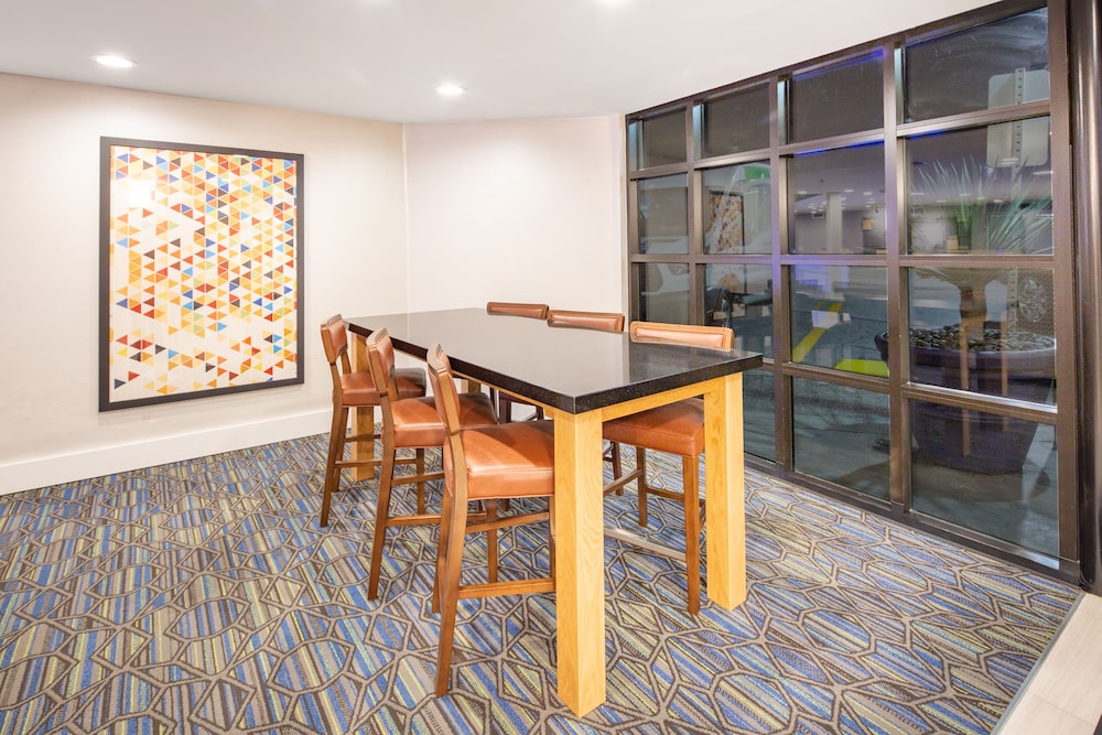 Holiday Inn Express San Diego Airport Old Town by IHG - photo 38