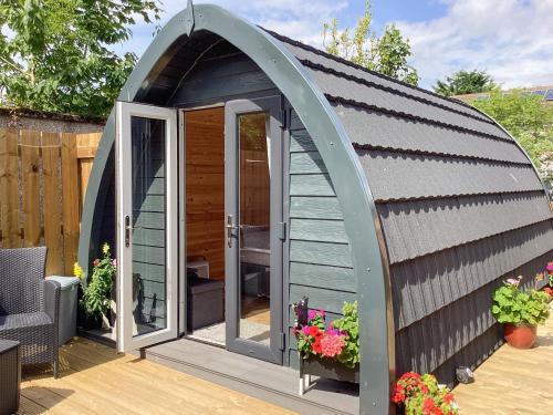 The Dalmore Pod - carbon neutral hotel in Alness