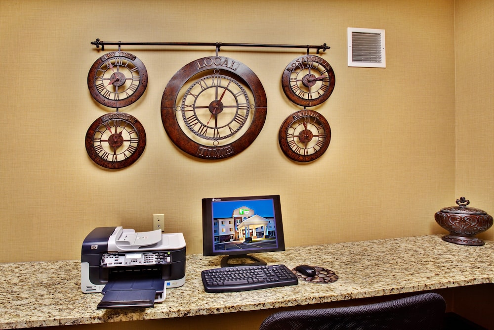 Holiday Inn Express Hotel & Suites Dubuque by IHG - photo 29