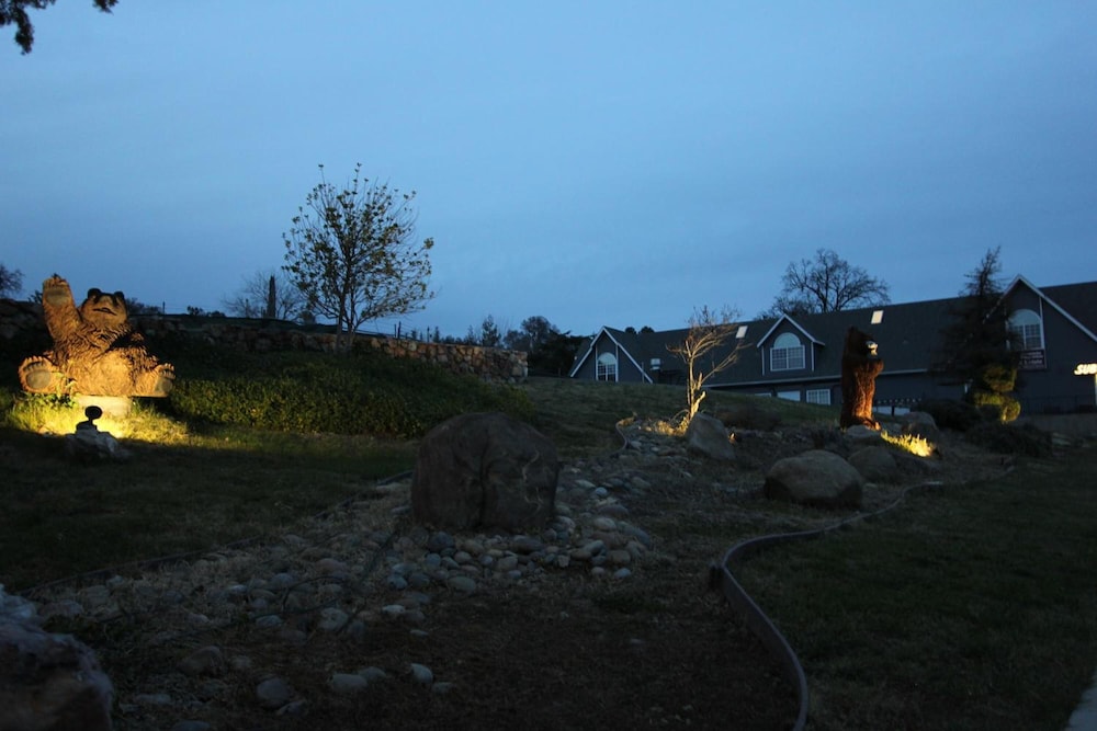 Oakhurst Lodge - photo 19