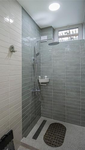 Elegant 1BR Vake Apt for 3 By Wehost