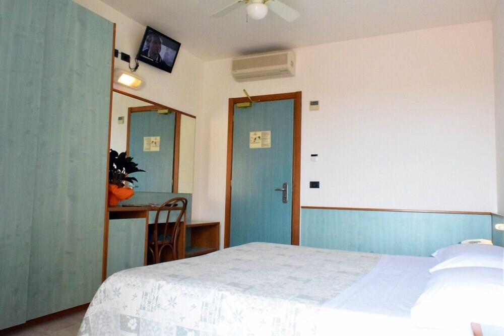Hotel Astor — Alba Adriatica — photo 2