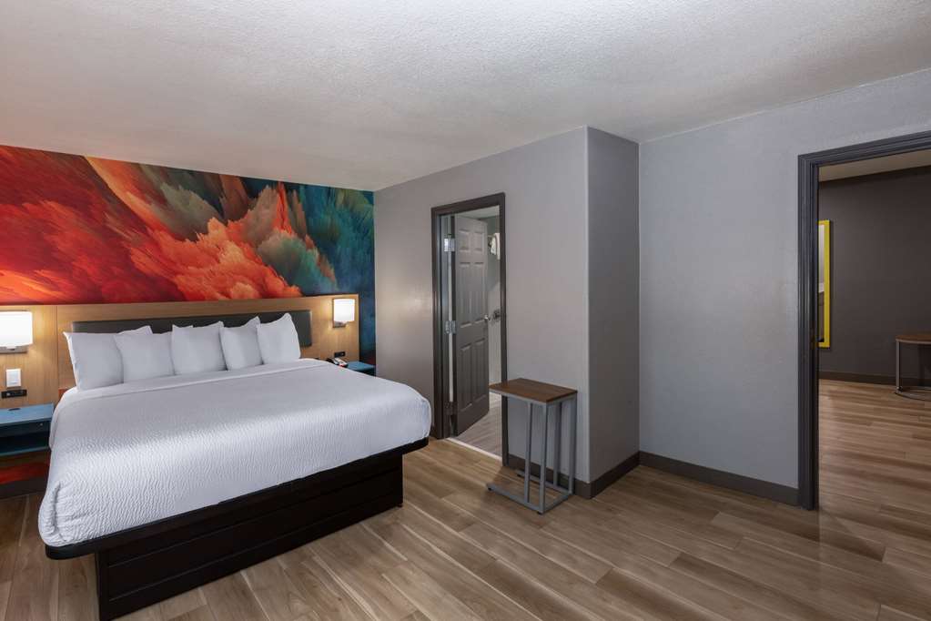 La Quinta Inn & Suites by Wyndham New Braunfels - photo 45