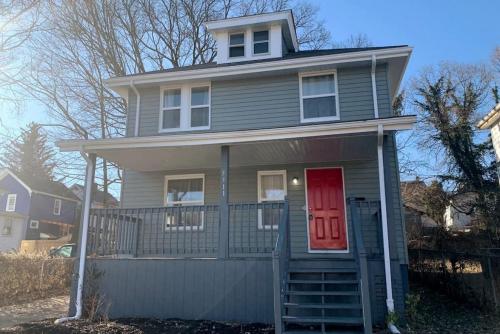 3311 Evanston Large Renovated 4 BDR Close to DTWN Laundry in Cincinnati, United States