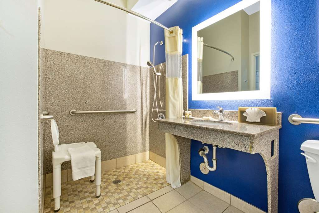La Quinta Inn & Suites by Wyndham NE Long Beach Cypress - photo 15
