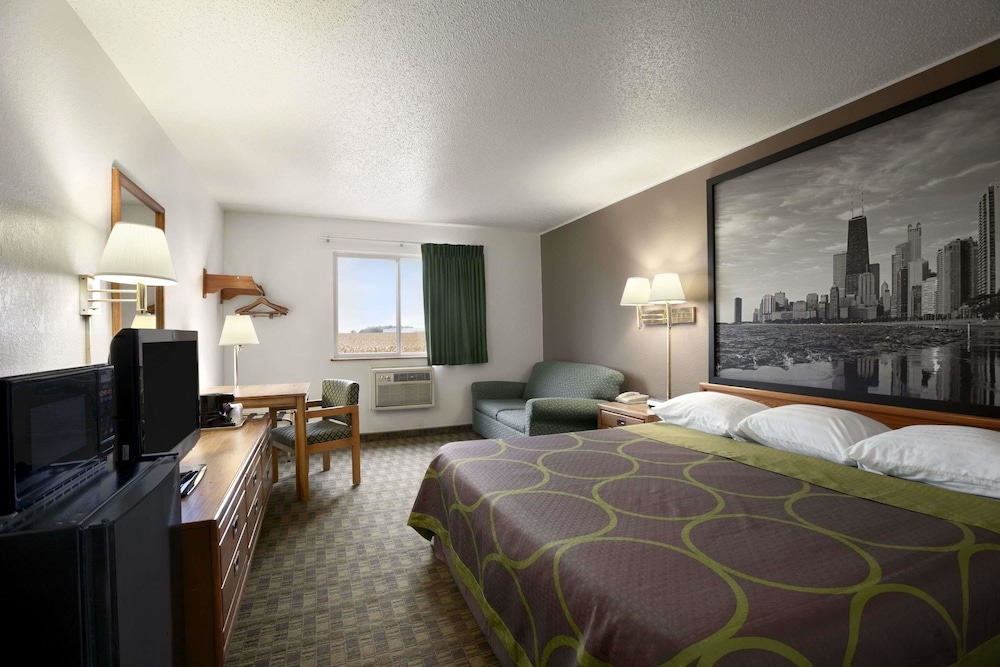 Super 8 by Wyndham Peru Starved Rock State Park - photo 3