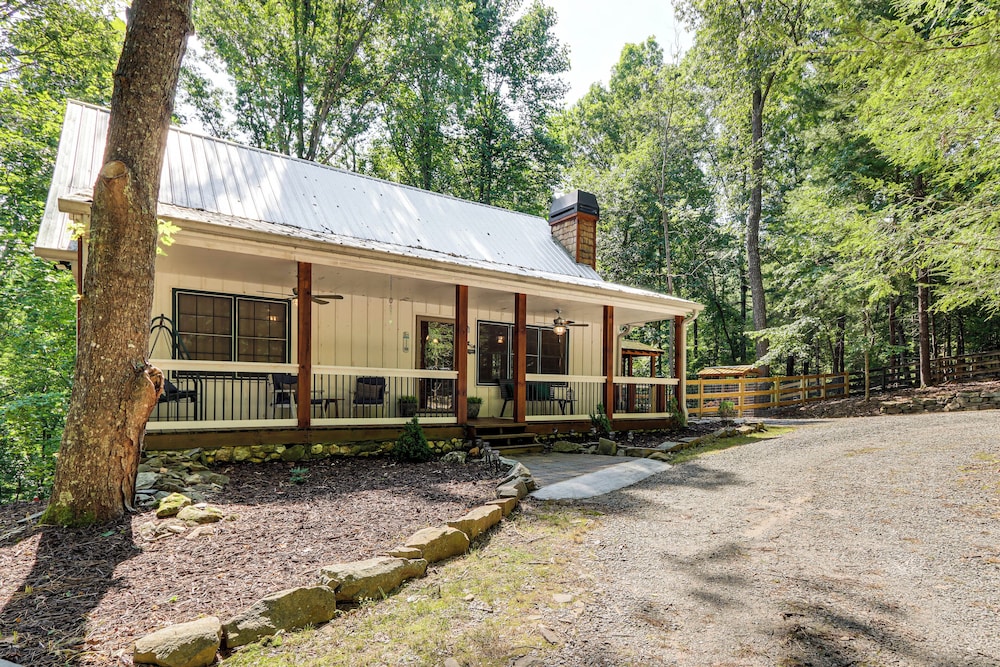 Cozy Ellijay Cabin Hot Tub Yard and Resort Access - photo 35