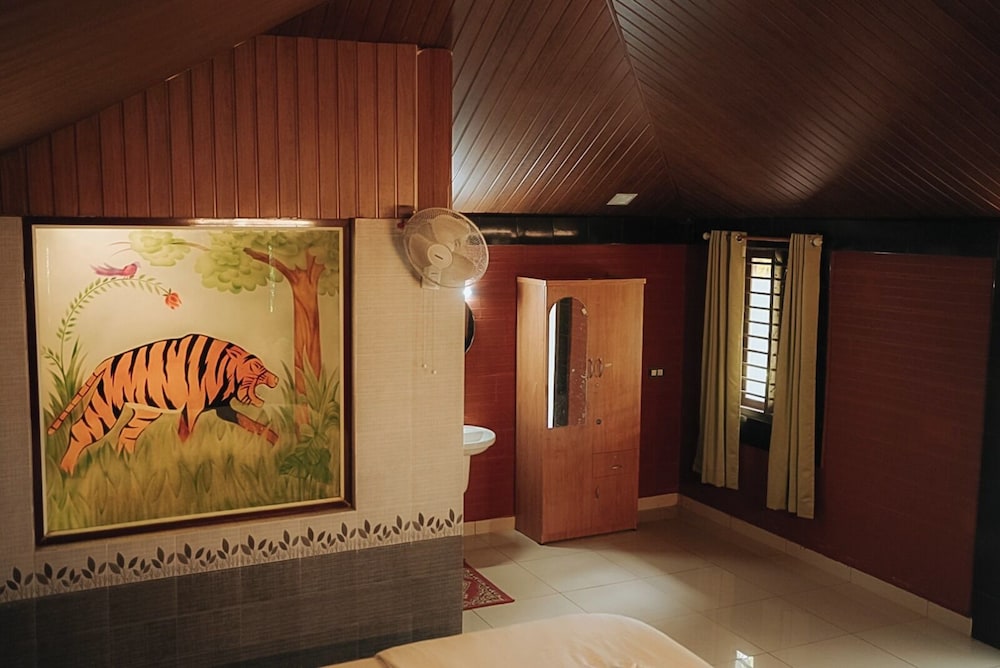 Misty Night Jungle Side Resort in Kalpatta, India