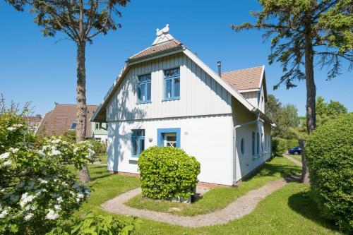 Ferienhaussiedlung Strandperlen Weidenhof 5b — carbon neutral stay, Wustrow