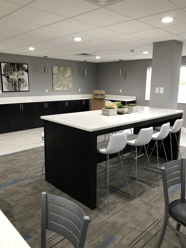 Home Inn and Suites - photo 43