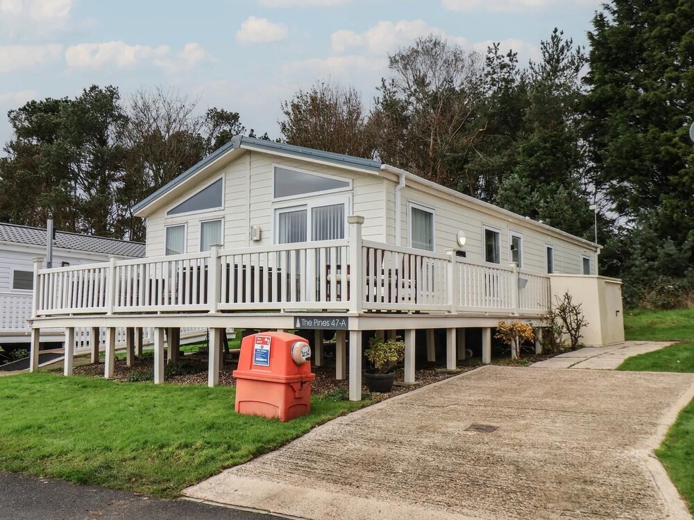 8 Birth Lodge On Cayton Bay Holiday Park