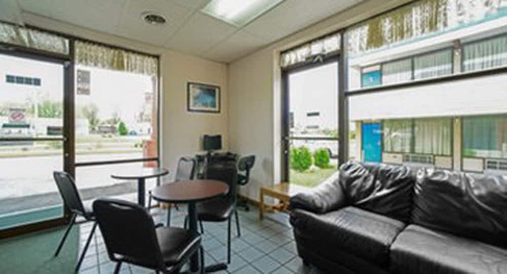 Loyalty Inn Maryville - photo 22
