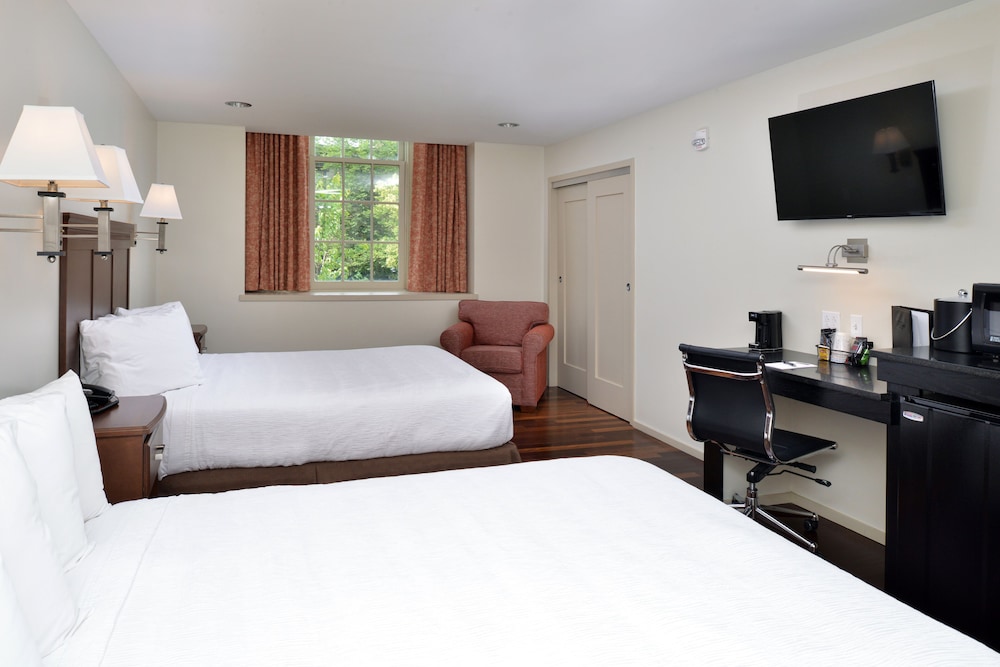 Grand Eastonian Hotel & Suites - photo 24