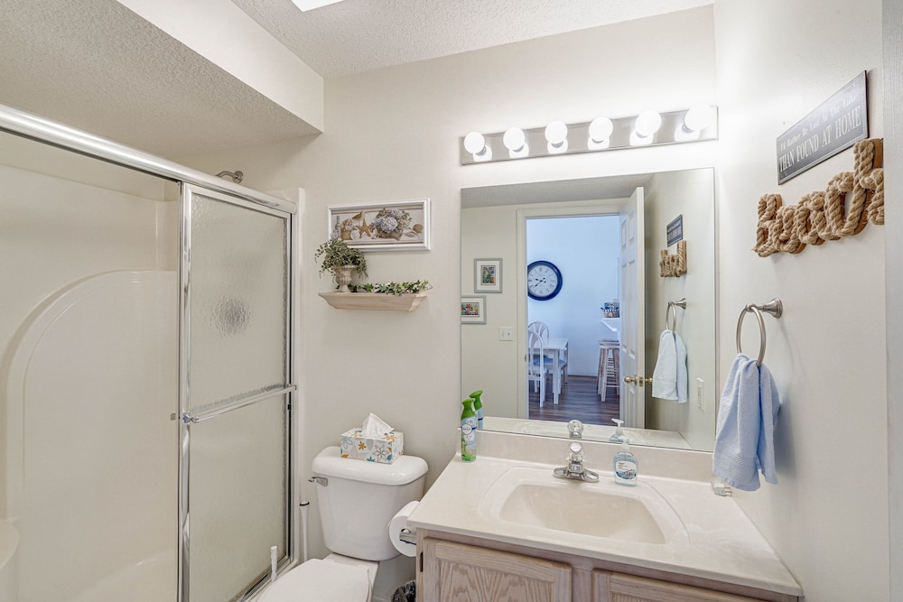 Osage Beach Condo: Boat Slip & Pool Access — 4-Star Luxury Hotel in Osage Beach, United States