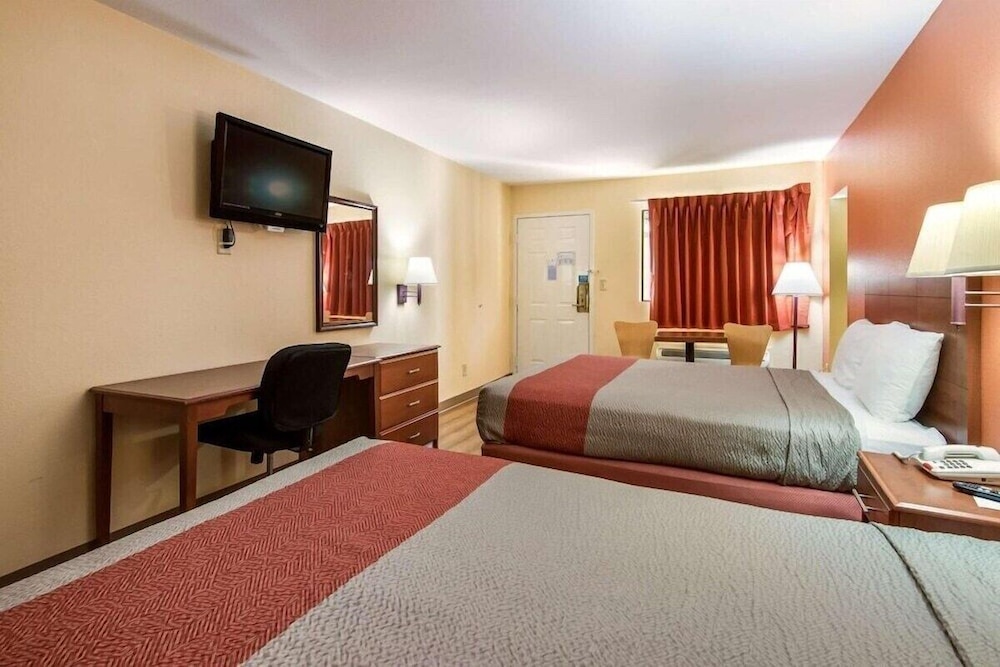 Rodeway Inn and Suites Macon - photo 11