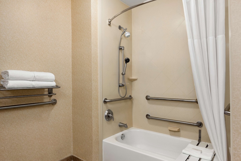 Hampton Inn & Suites Atlanta Airport West Camp Creek Pkwy - photo 20