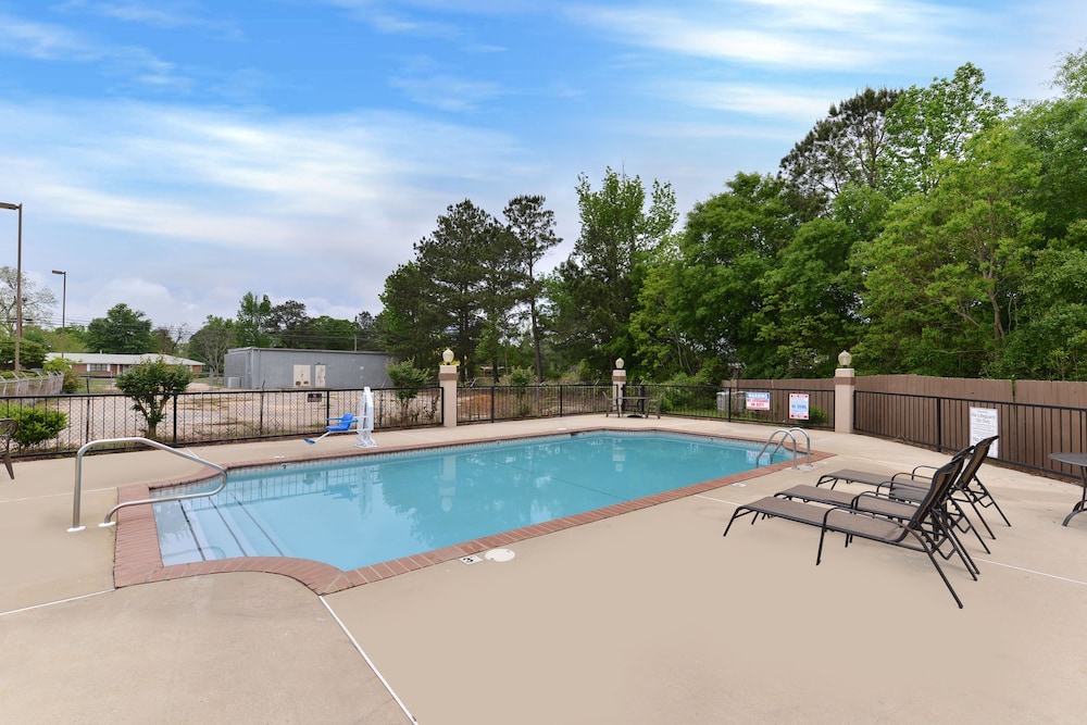Mockingbird Inn & Suites - photo 27